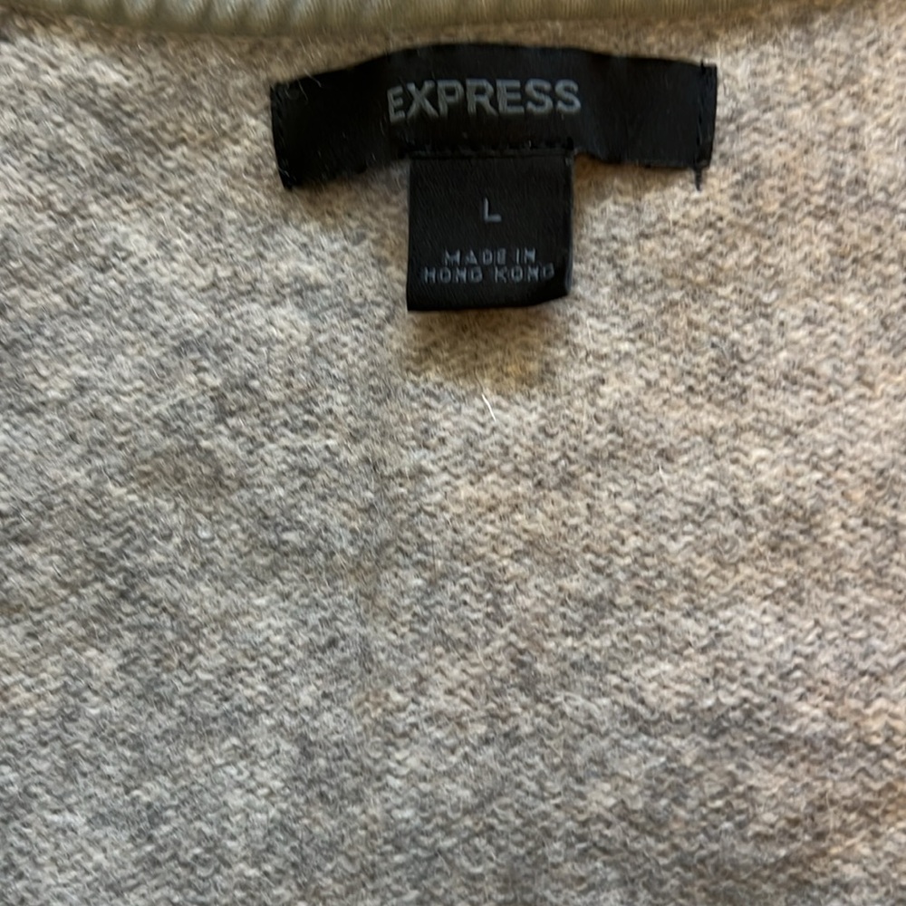 Express sweater - Picture 3 of 16